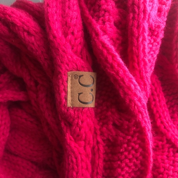 Bundle - CC Beanie Scarf & Gloves - Picture 3 of 3